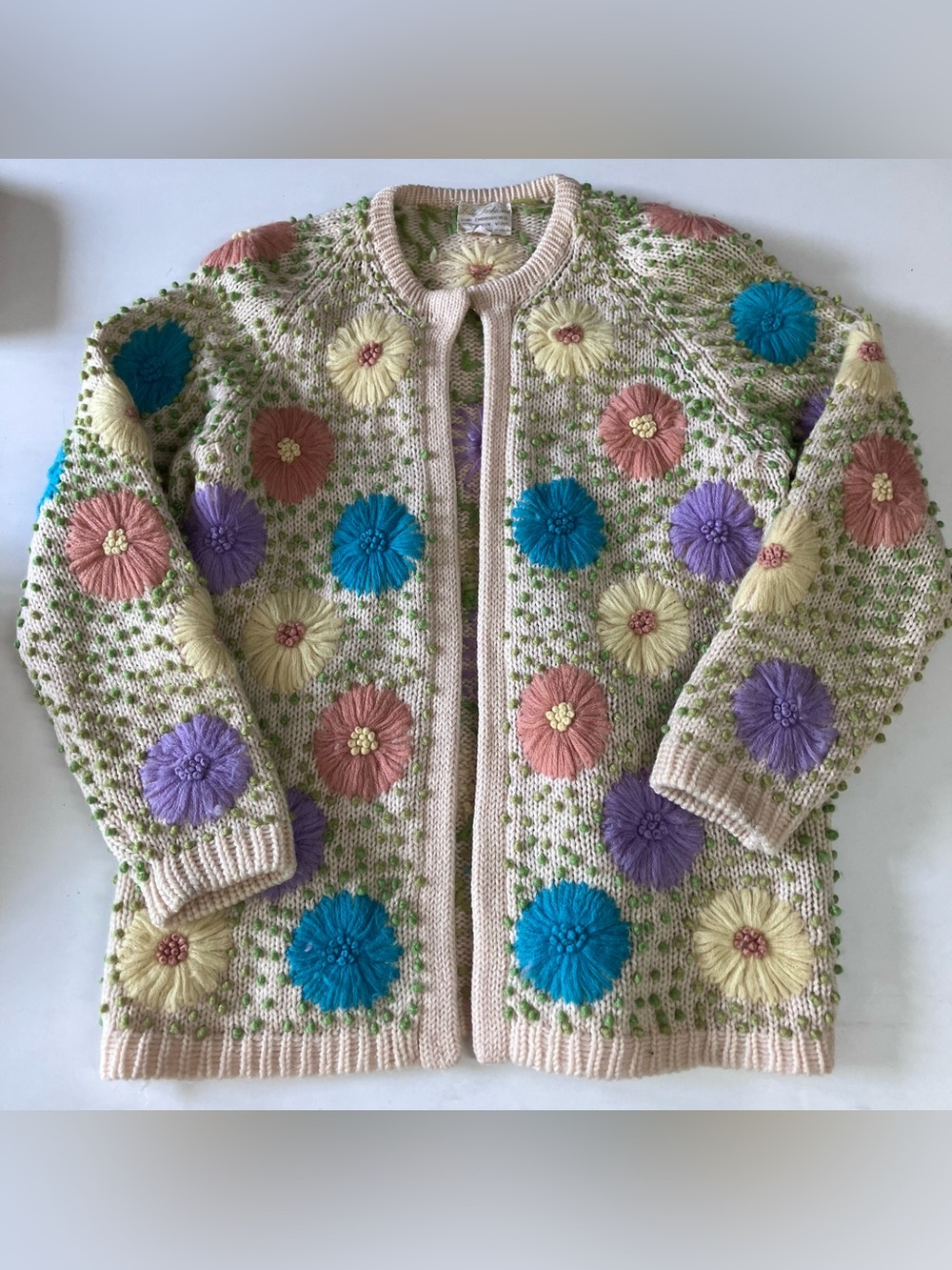 Sixties wool sweater women’s medium hand-embroidered flowers